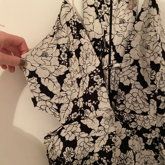 Forever 21 Romper - Picture 3 of 4